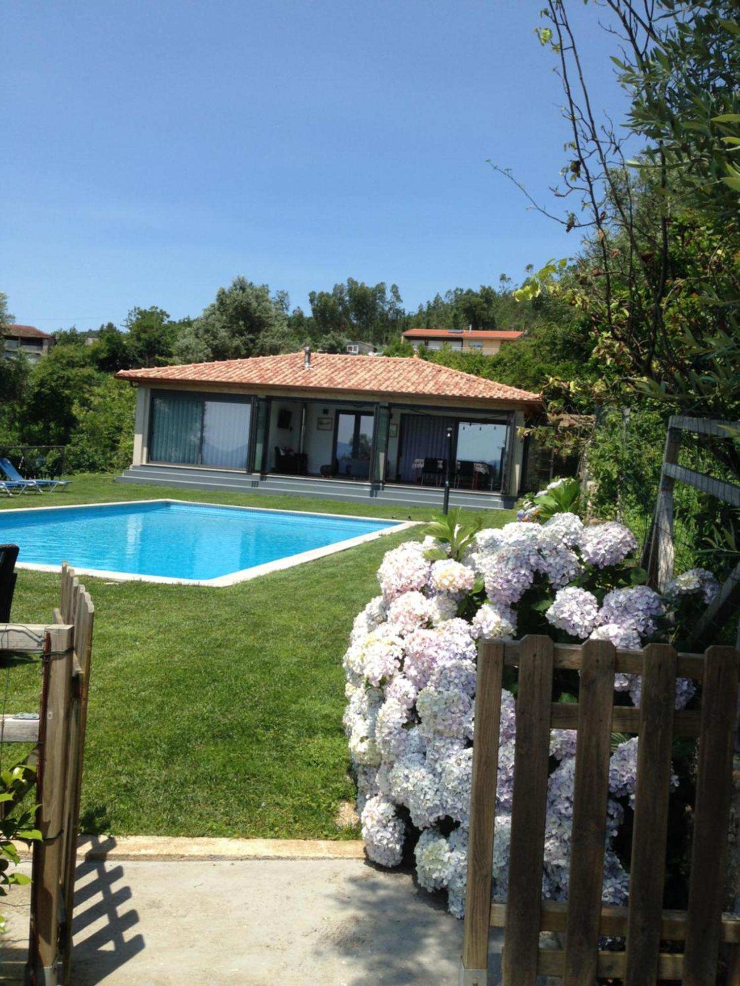 The Pool House * Longos